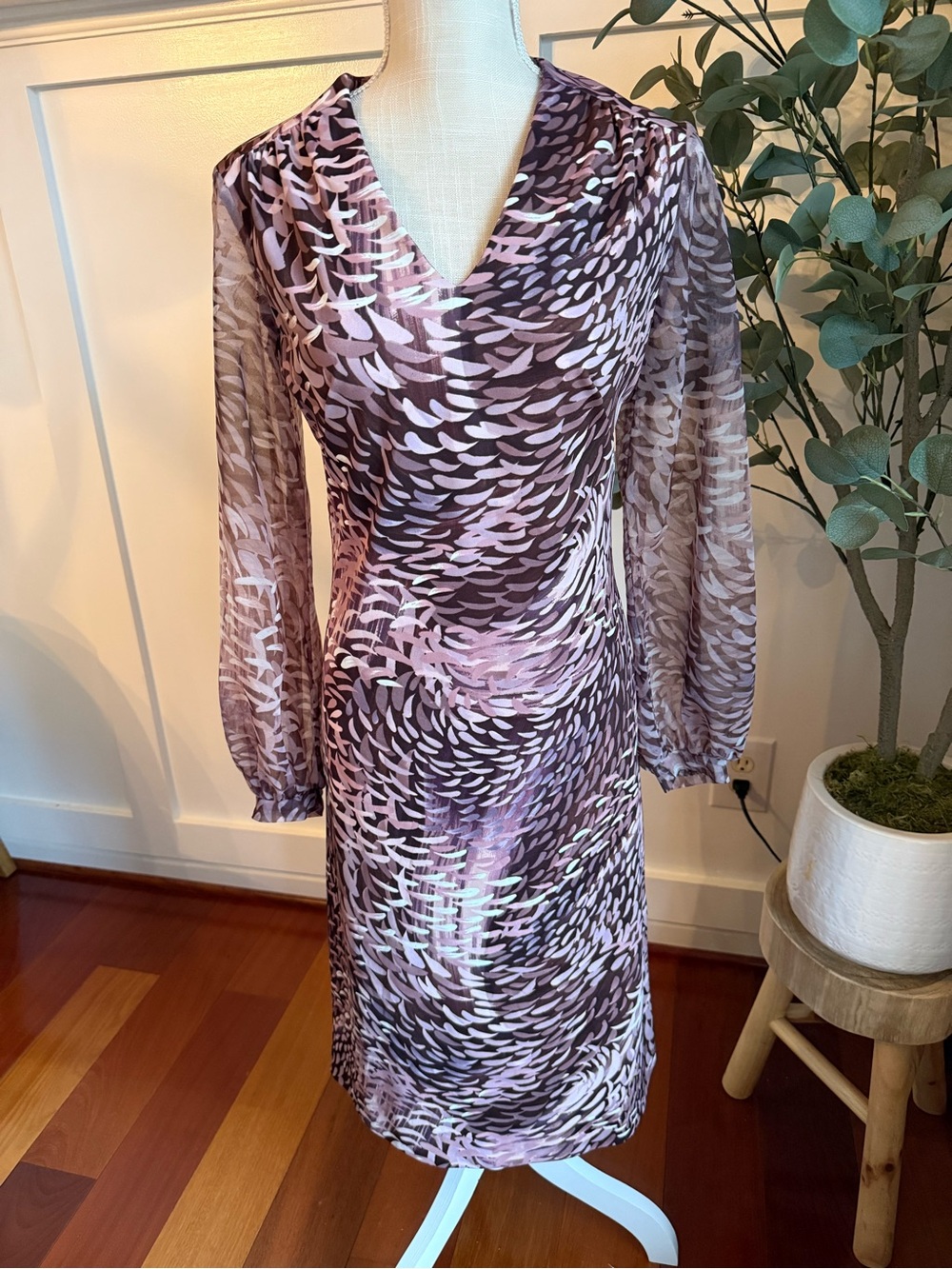 Solo Pink and Brown Abstract V-Neck Long Sleeve Dress Sheer Sleeve Size 9/10